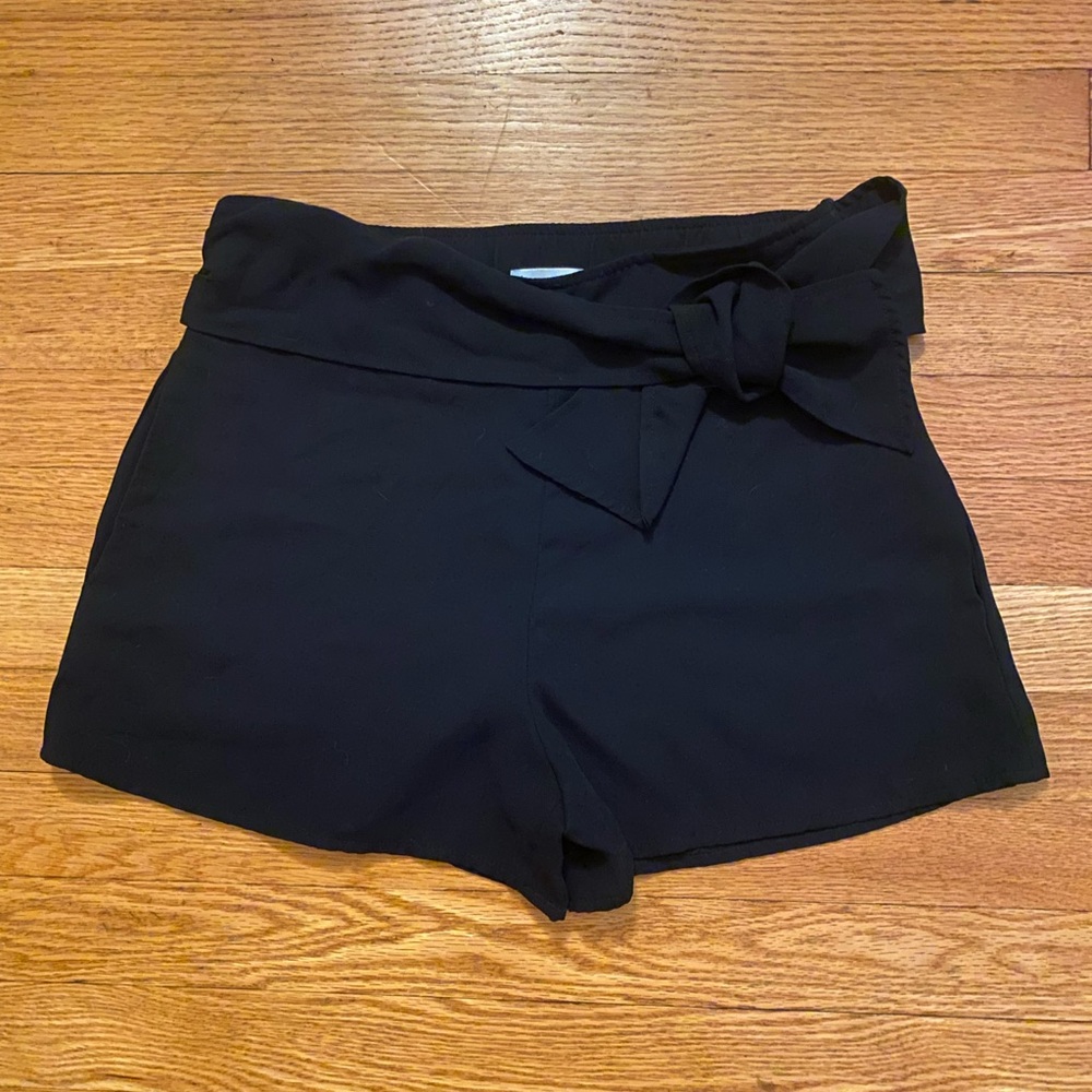 Leith tie waist side zip black shorts
